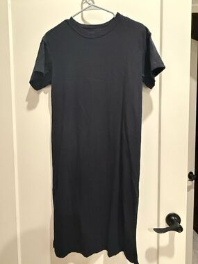 Classic Black T-Shirt Dress - Old Navy - SP
